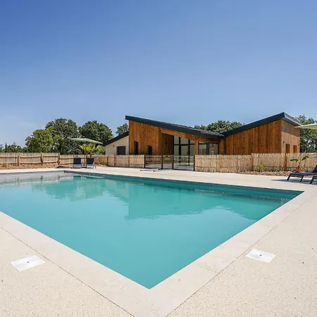 N°32, Piscine Commune, 1 Nesmy