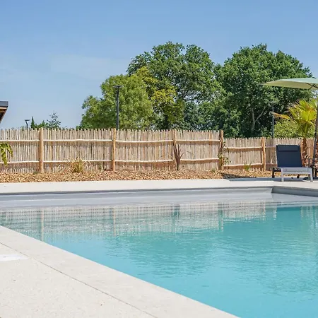 N°32, Piscine Commune, 1 * Nesmy