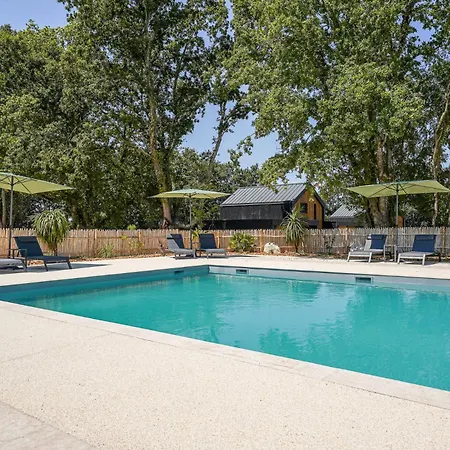 N°32, Piscine Commune, 1 * Nesmy